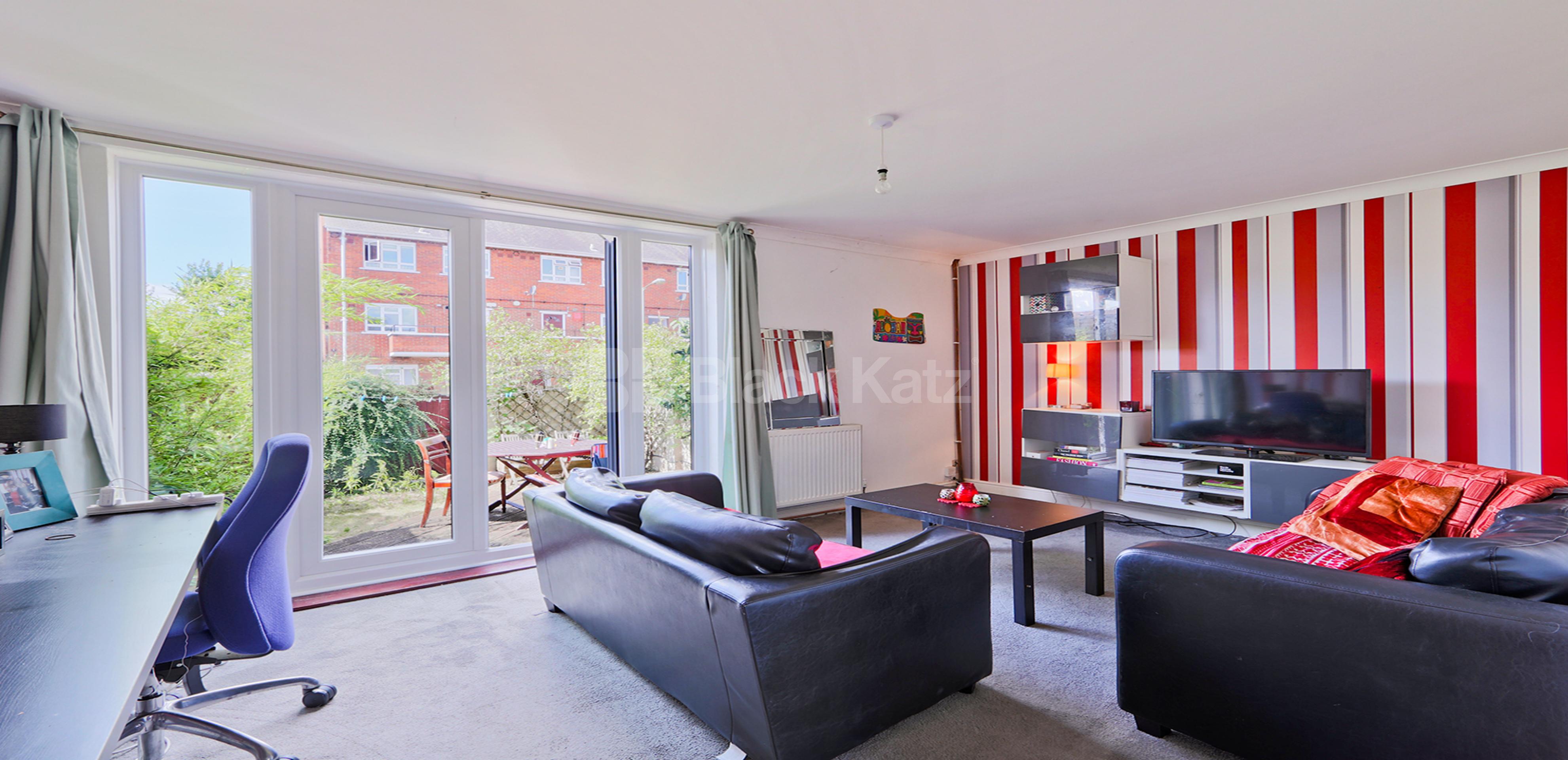 			LET , 3 Bedroom, 1 bath, 1 reception End Terraced House			 Radcliffe Path, Clapham  SW8